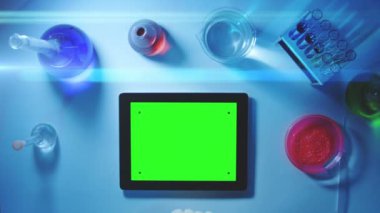 Tablet PC Laboratory.top görünümünde yeşil bir ekran ile.