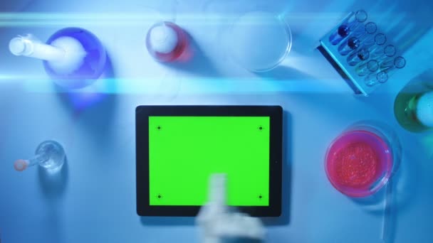 Tablette pc avec un écran vert dans la vue Laboratory.top . — Video