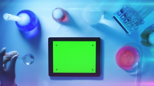 Tablette pc avec un écran vert dans la vue Laboratory.top . — Video