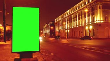 Zaman atlamalı. bir sokak üzerinde yeşil bir ekran ile bir Pano