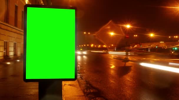 Time Lapse. una cartelera con una pantalla verde en una calle — Vídeo de stock