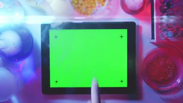 Tablet pc With a Green Screen in the Laboratory.top View — Stock Video