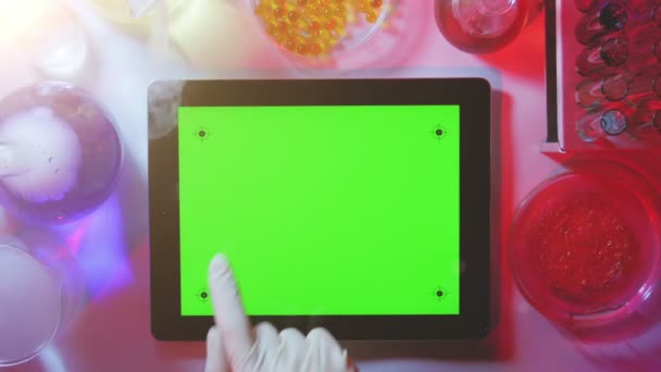 Tablette pc avec un écran vert dans la vue Laboratory.top — Video