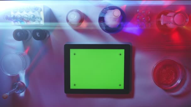 Pc ταμπλετών με μια πράσινη οθόνη στην προβολή Laboratory.top. — Αρχείο Βίντεο