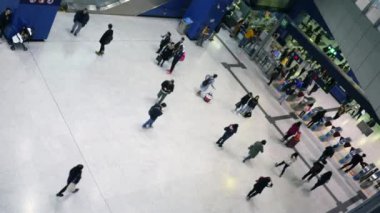 Hong Kong, Çin - 26 Şubat, 2017: insanlar kalabalık Metro İstasyonu