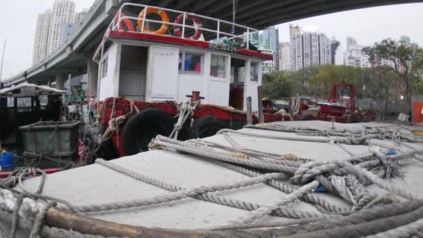 Apr 3, 2017: china. barco de Hong Kong Jetty — Vídeos de Stock