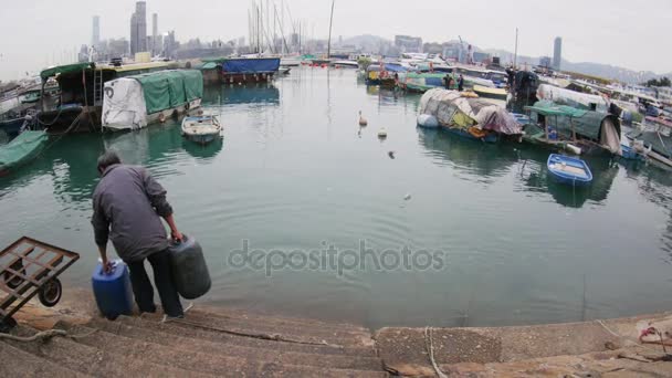 Apr 3, 2017: china. barco de Hong Kong Jetty — Vídeos de Stock