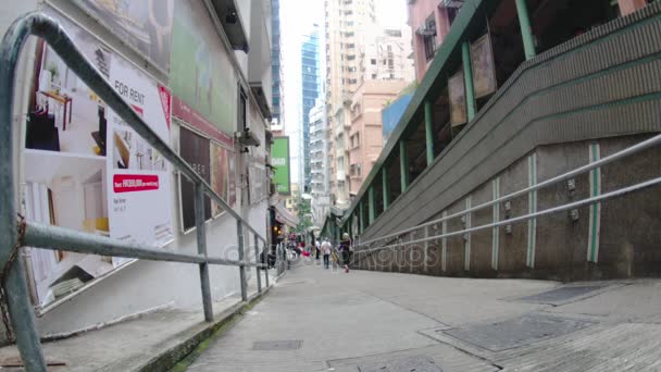 Της στους δρόμους του Χονγκ Κονγκ: Χονγκ Κονγκ, Κίνα - 26 Φεβρουαρίου 2017 — Αρχείο Βίντεο
