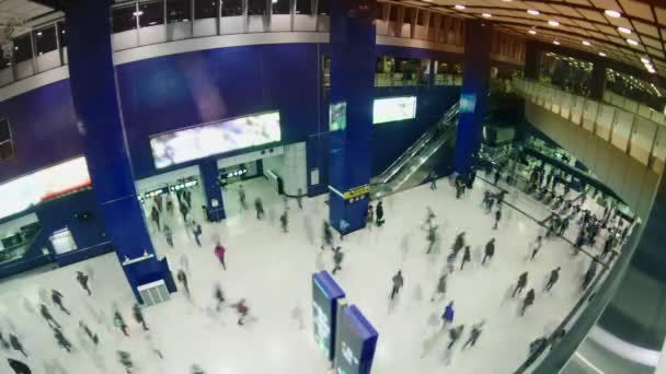 Multidões de pessoas na estação de metro — Vídeo de Stock