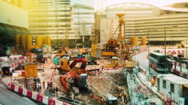 Hong Kong yapımı. Zaman atlamalı