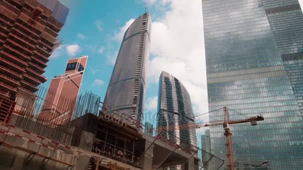 Construcción de un rascacielos en el centro de Moscú — Vídeo de stock