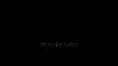 Parlama ışık siyah bir zemin üzerine