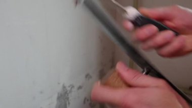 Bir Spatula ile alçı karışımları