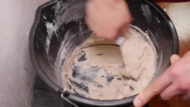 Mixes the Plaster With a Spatula — Stock Video