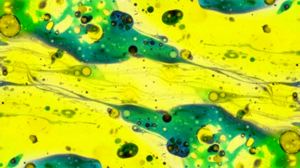 Microscopische patronen van kleuren en verven — Stockvideo