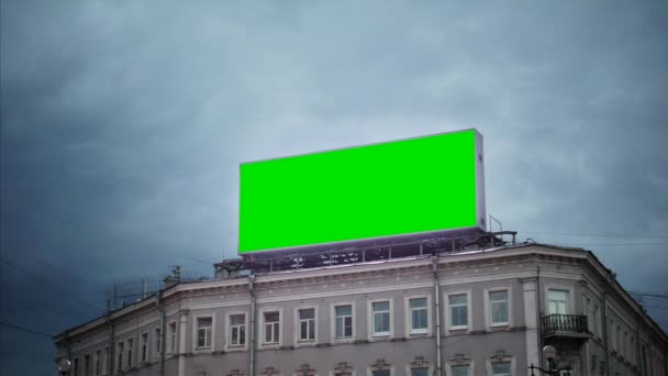 Una cartelera con una pantalla verde — Vídeo de stock