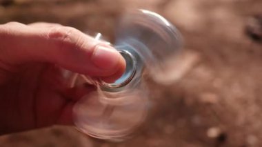 Onun elinde Spinner spin