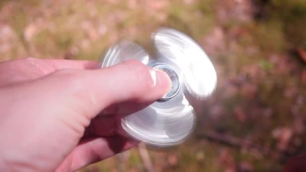 Spins le Spinner dans ses mains 