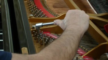 Piyano ayarlama. Atış, Tuning piyanoyu kapatın.