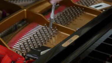 Piyano ayarlama. Atış, Tuning piyanoyu kapatın.