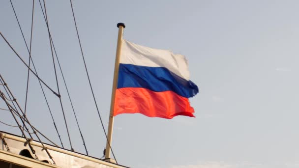 Ρωσική σημαία που κυματίζει στον άνεμο — Αρχείο Βίντεο