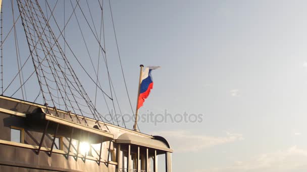 Russische vlag wapperen in de wind — Stockvideo