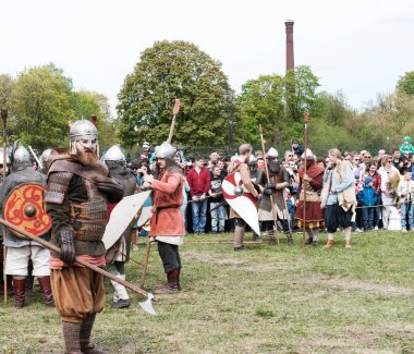 St. Petersburg, Rusya - 27 Mayıs 2017: Savaş Rusya'nın St. Petersburg kentinde festivalinde tarihi yeniden inşası hazırlık