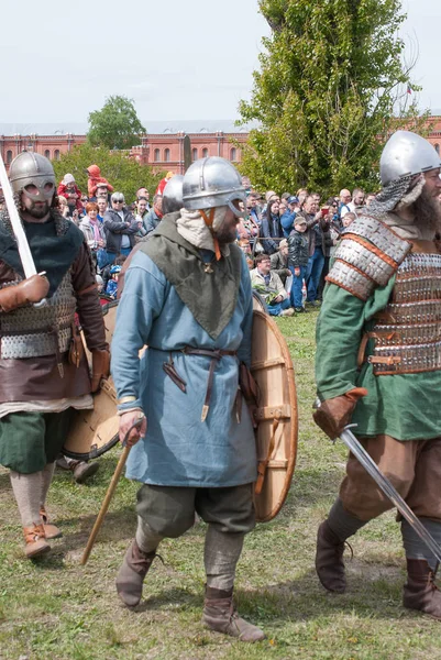 St. Petersburg, Rusya - 27 Mayıs 2017: Savaş Rusya'nın St. Petersburg kentinde festivalinde tarihi yeniden inşası hazırlık