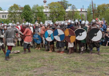 St. Petersburg, Rusya - 27 Mayıs 2017: Gösteri Kılıç savaşı tarihi yeniden yapılanma Festivali, St. Petersburg, Rusya