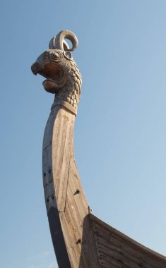 Eski Viking gemisi üzerinde Dragon.