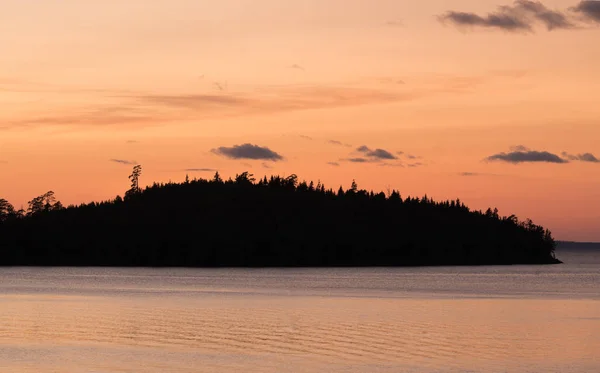 Zonsondergang Aan Het Meer Van Ladoga Silhouetten Van Eilanden Aan — Stockfoto