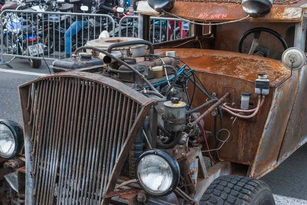 St. petersburg, russland - 25. september 2017: abschluss der biker-saison in st. petersburg. Ausstellung von Automobil-Club Autos — Stockfoto