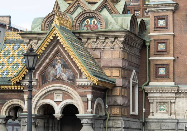 St. Petersburg, Russia - September 10, 2017: The Orthodox Cathedral of Our Savior on the Spilled Blood in St. Petersburg, Russia — стоковое фото