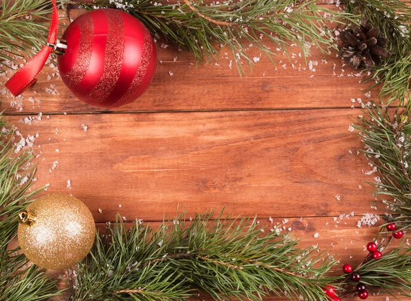 Çerçeve twigs ve koniler. Metni yerleştirmek için bir yer