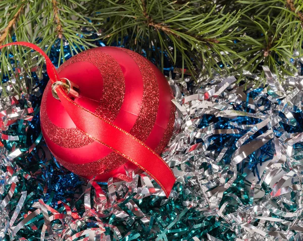 리본 반짝이 중 크리스마스 공입니다. Sno의 만든 프레임 — 스톡 사진