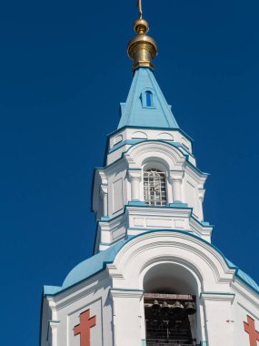 Başkalaşım Katedrali Valaam Adası üzerinde bembeyaz çan kulesi.