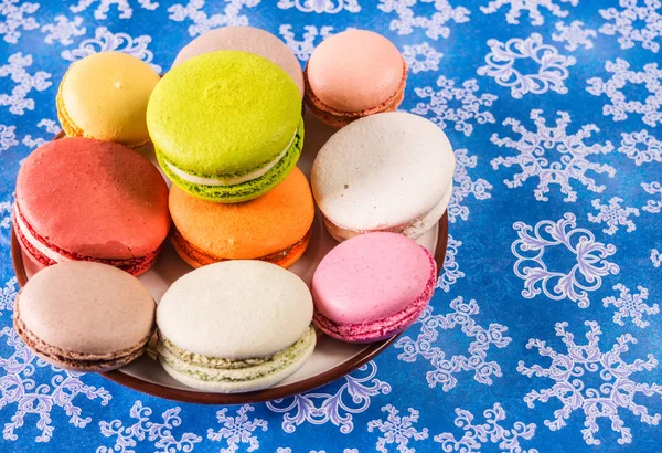 Macaron francese colorato o macaron italiano nel carrello . — Foto Stock