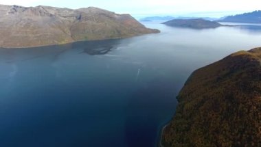 Dağlar ve göller Norveç fiyortları Panoraması