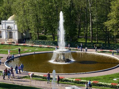 Peterhof Sarayı 'nın Alt Parkı' ndaki Çeşme