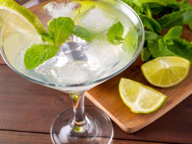 Klasik kireç margarita kokteyl