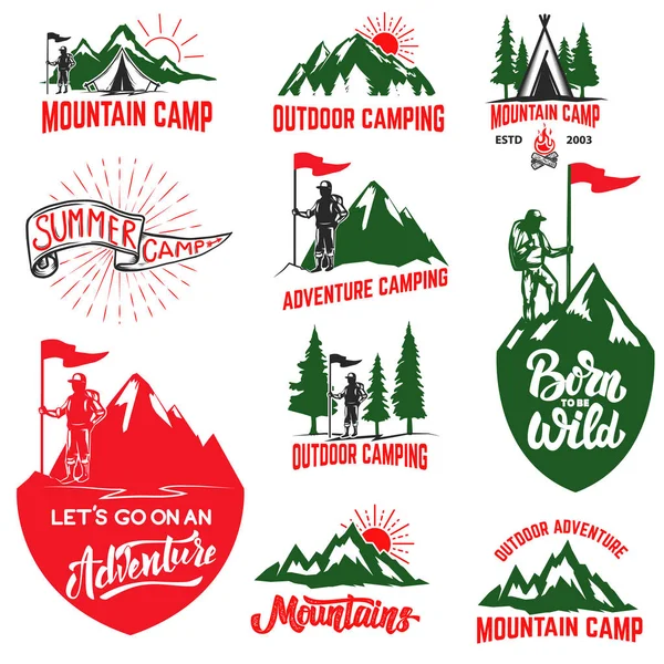 Set di campeggio di montagna, avventura all'aria aperta, etichette di montagna. De — Vettoriale Stock