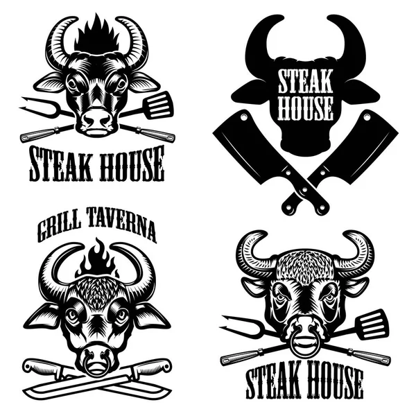 Set di emblemi della steak house. Carne fresca. Teste di toro . — Vettoriale Stock
