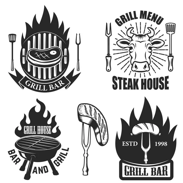 Grillgarnitur, Steakhaus-Embleme. Fleisch vom Grill. — Stockvektor