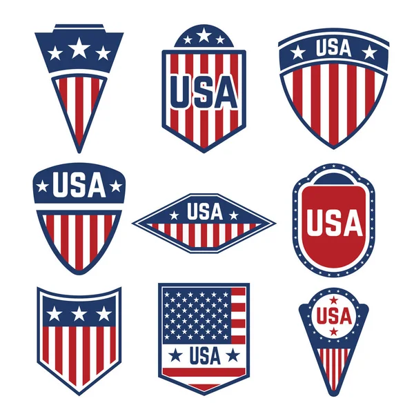 Ensemble vectoriel des étiquettes USA. Emblèmes avec des drapeaux américains . — Image vectorielle