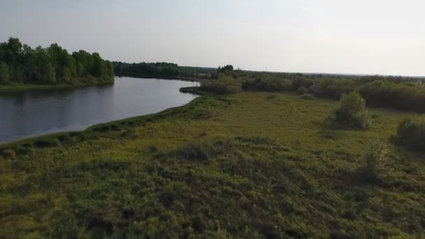 Vuelo sobre el lago — Vídeo de stock