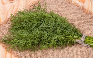 demet dereotu çul ahşap zemin üzerine