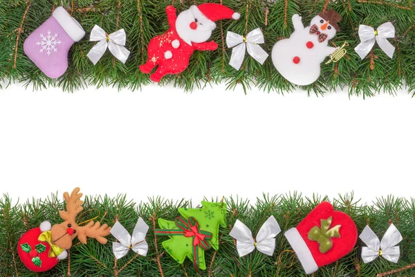 Marco navideño de ramas de abeto decorado con lazos plateados Snowman y Santa Claus aislados sobre fondo blanco — Foto de Stock
