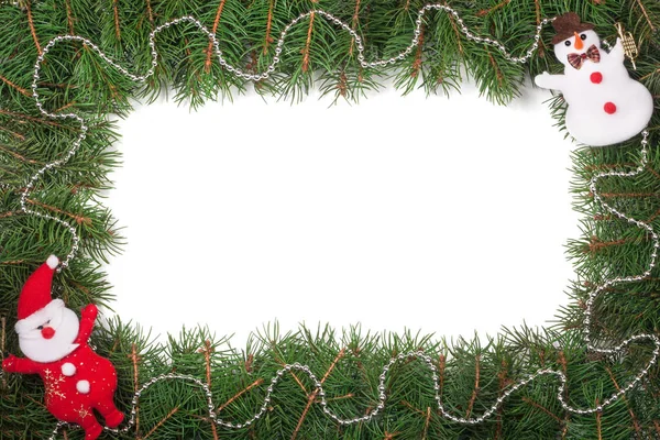 Noel Baba kardan adam ve beyaz arka plan üzerinde izole boncuk köknar dallarında yapılan Noel çerçeve süslenmiş — Stok fotoğraf