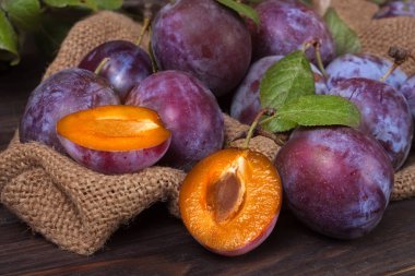 Erik çul ahşap zemin üzerine