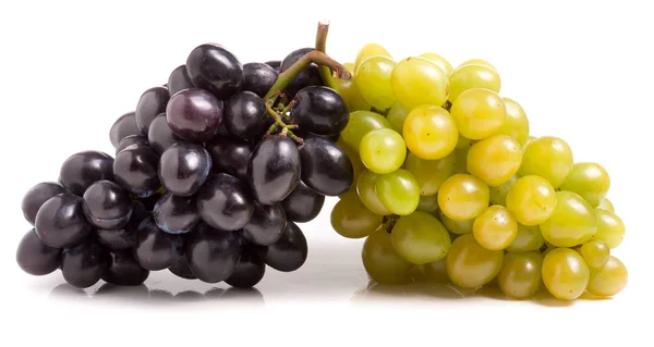 Masa zielony i niebieski winogron na białym tle na białym tle — Zdjęcie stockowe